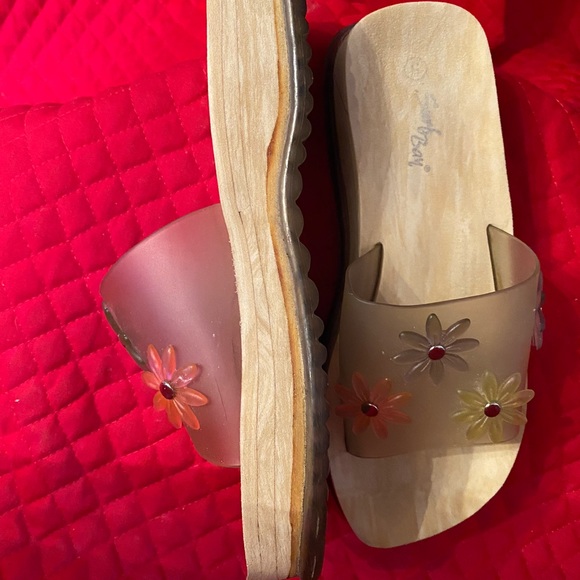 Slippers - Picture 2 of 4